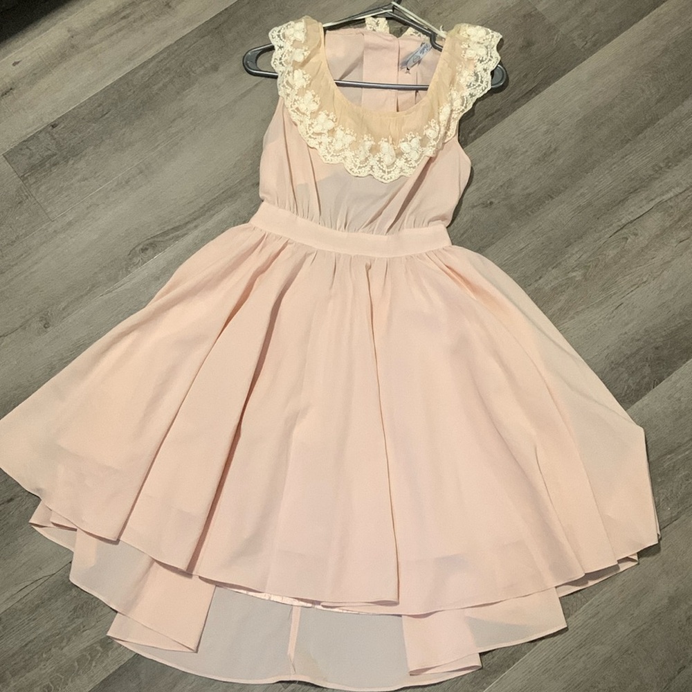 cute cut out dress with lace on collar New Look Belle size small